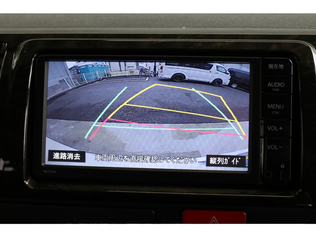 バックカメラはもちろんナビ連動！今やハイエースには欠かせない装備ですよね！駐車時の後方確認もこれで安心です！