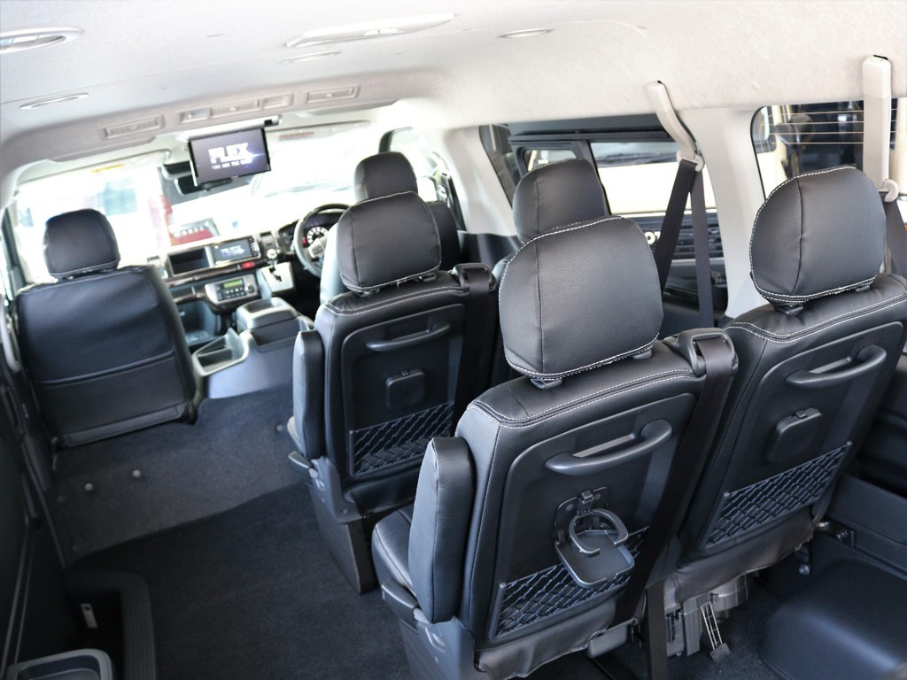 ハイエースならではの広い車内！