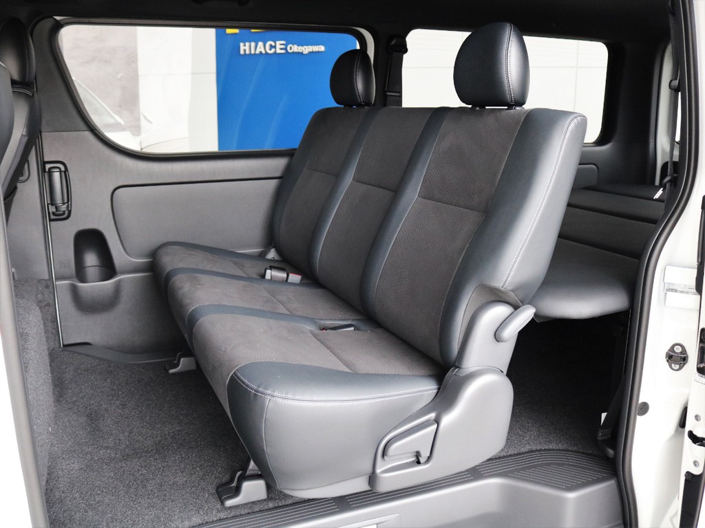 セカンドシートは3名乗車定員☆
