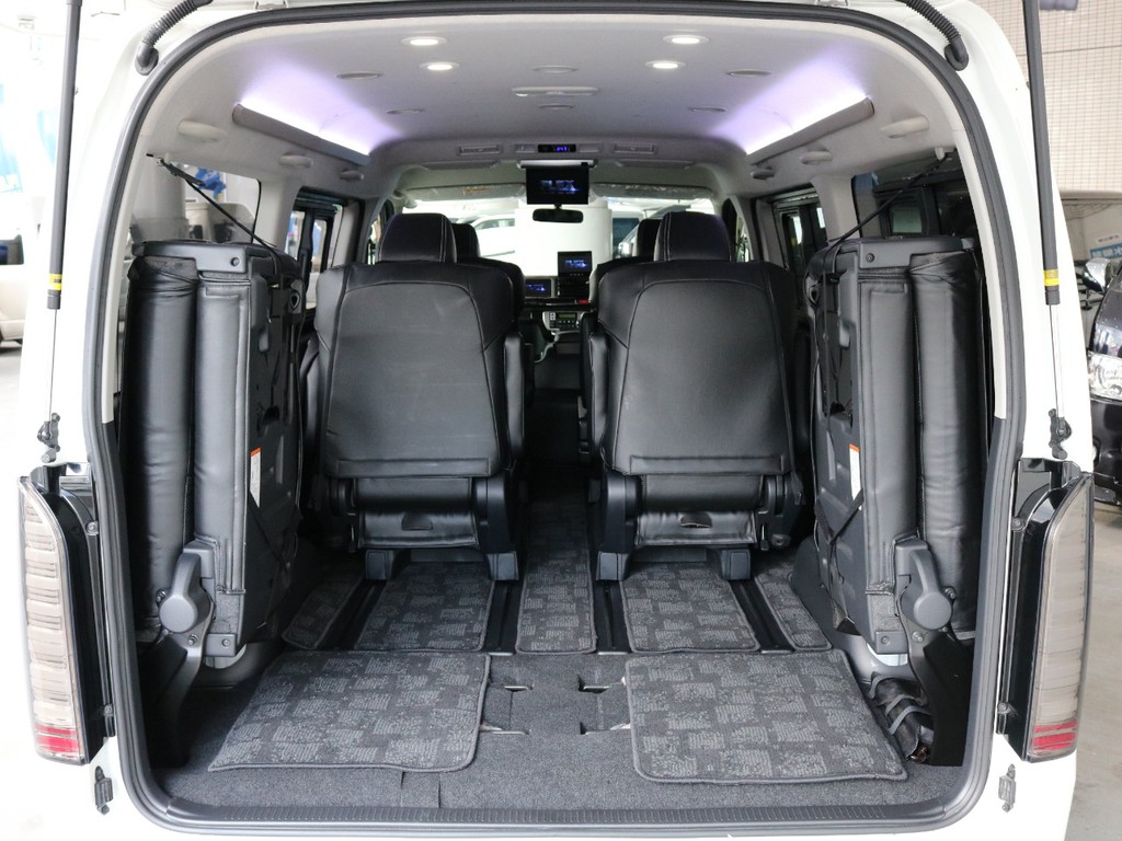 4列目シートは跳ね上げ可能！ラゲッジスペース確保できます☆