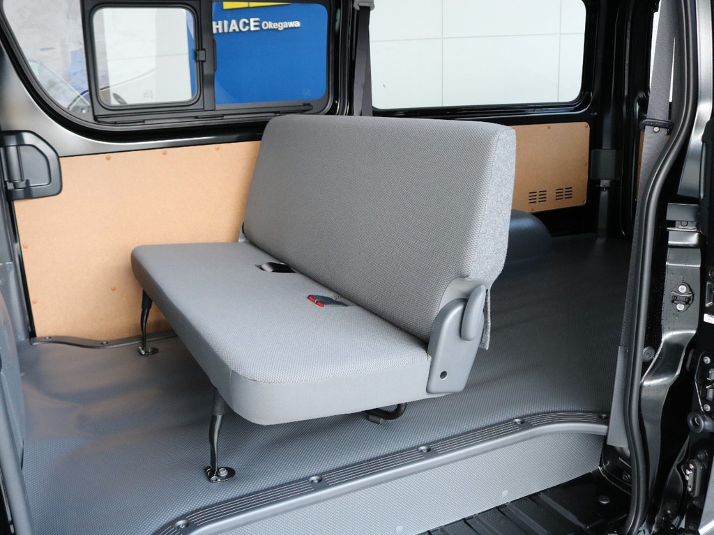 セカンドシートは3名乗車定員☆