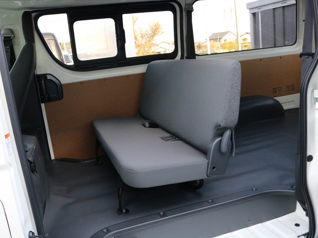 セカンドシートは3名乗車定員☆