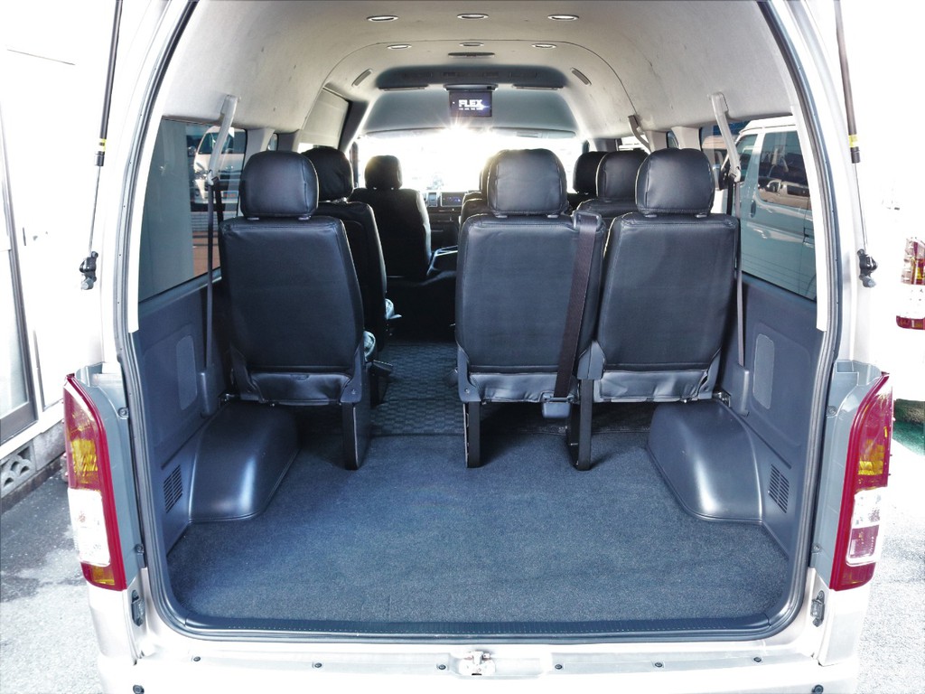 10名乗車定員に加えてラゲッジスペースも完備☆最大級のハイエース☆