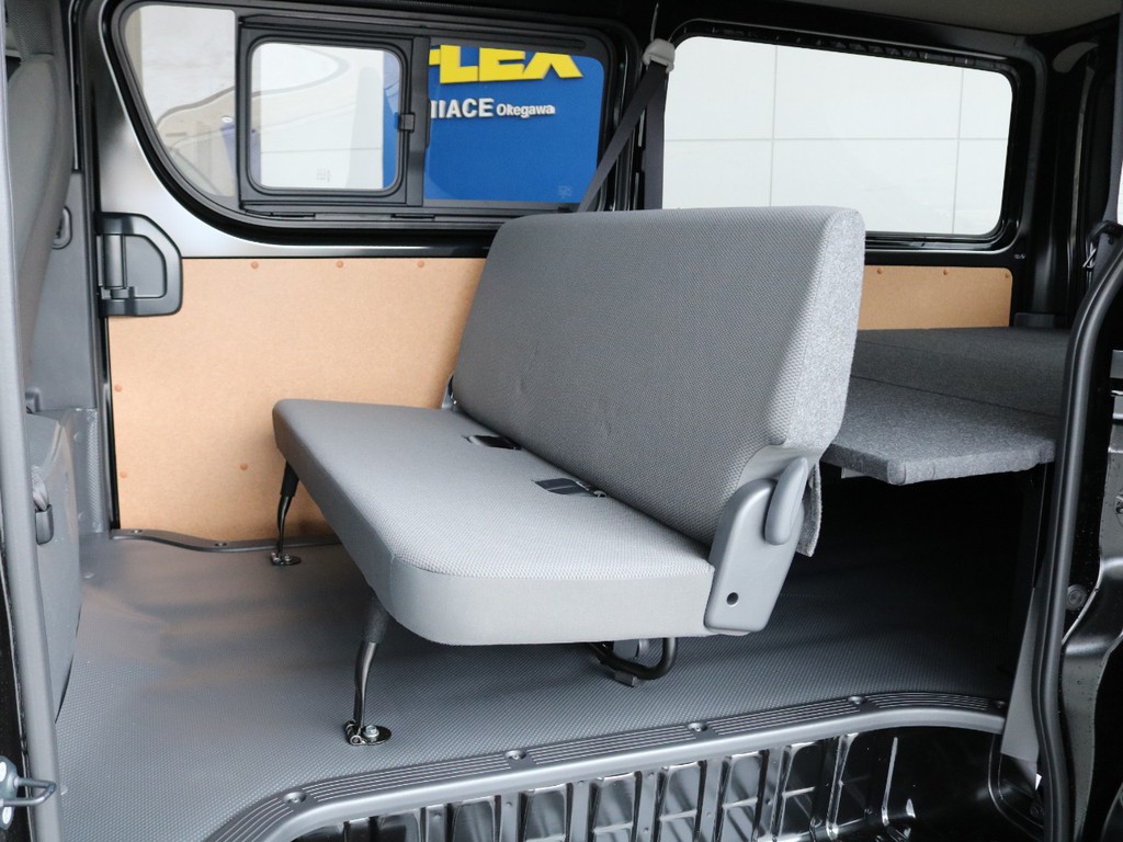 セカンドシートは3名乗車定員☆