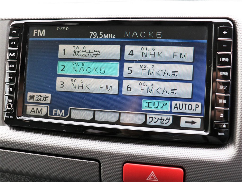 純正ナビ搭載！！地デジＴＶ視聴やＣＤ、ＤＶＤ再生も可能です♪