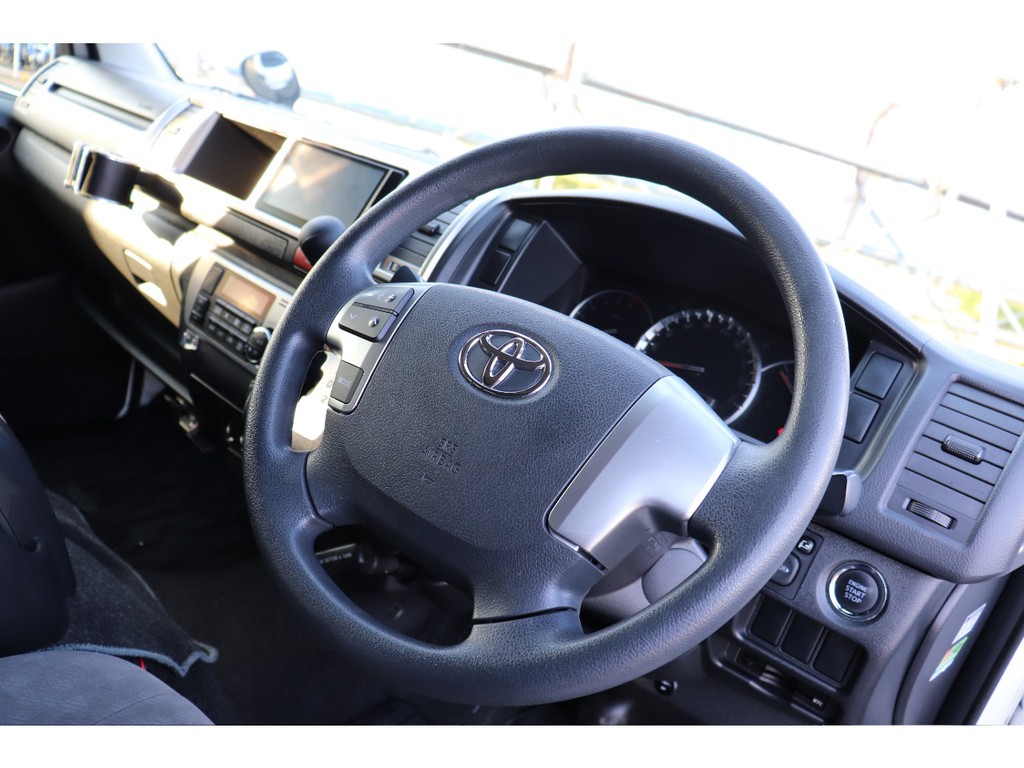 ステアリングリモコン付き！