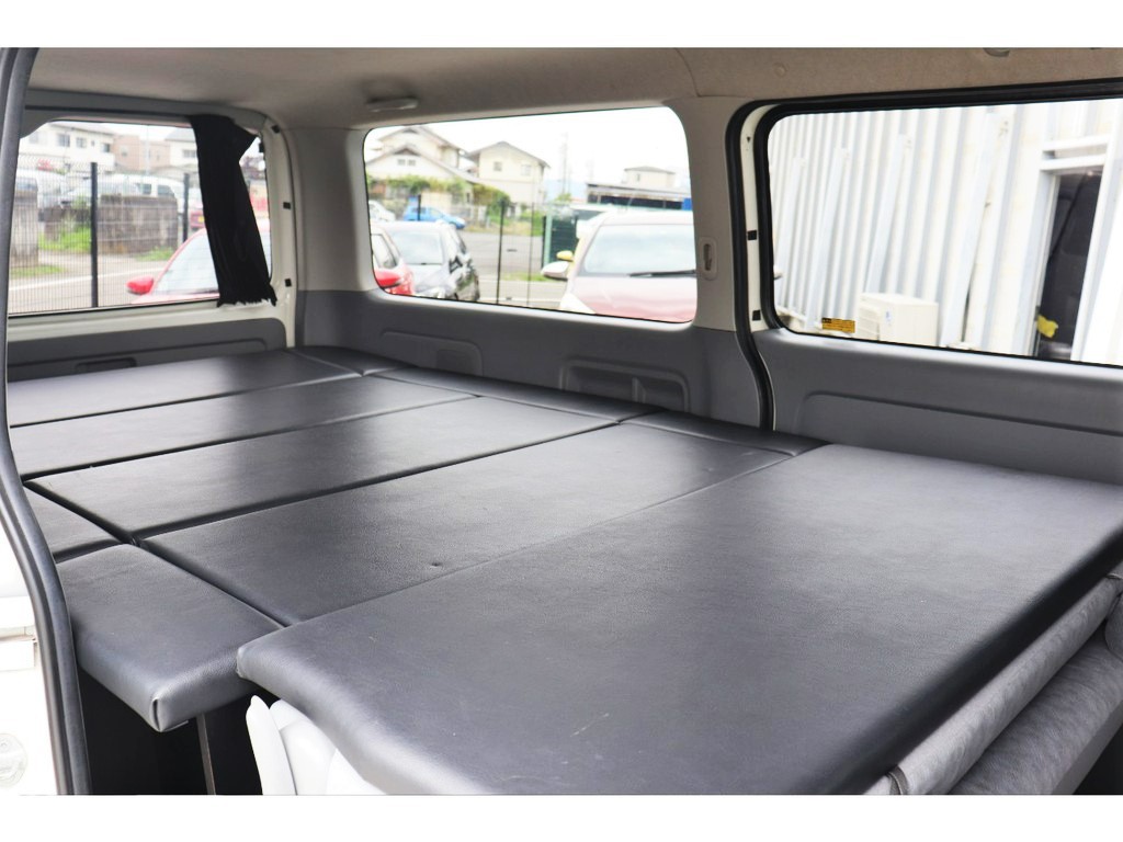 ベットキット搭載！人気の車中泊仕様！