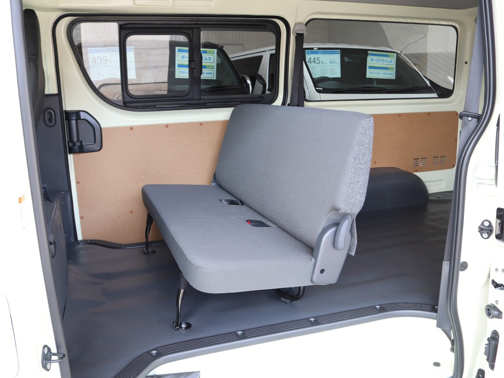 セカンドシートは3名乗車定員☆