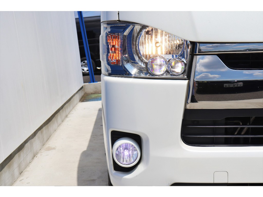 ＬＥＤヘッドライトを標準装備！フォグランプもＬＥＤに換装！