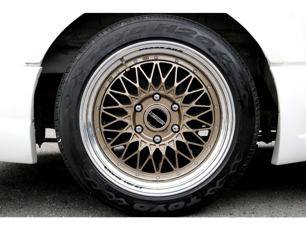 ＥＳＳＥＸ１８インチアルミ！ＴＯＹＯ　Ｈ２０タイヤ！