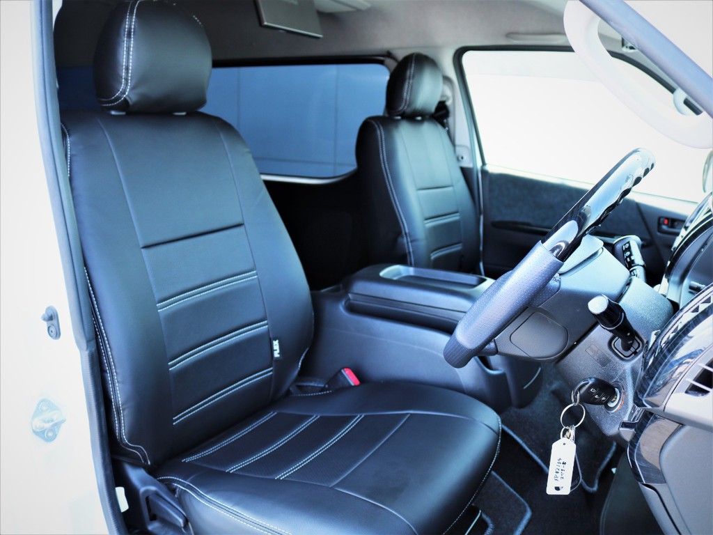 運転席シート、黒革調シートカバー！