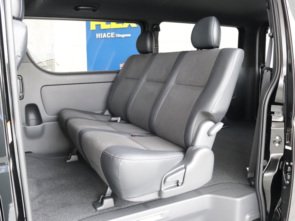セカンドシートは3名乗車定員☆