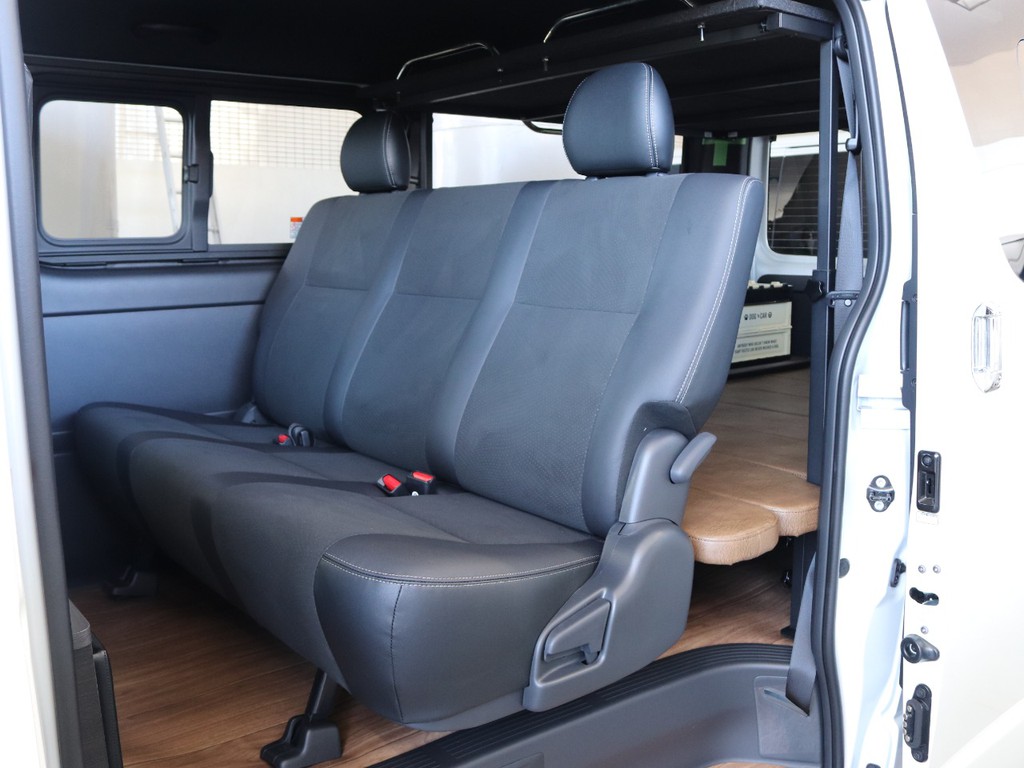 セカンドシートは3名乗車定員☆