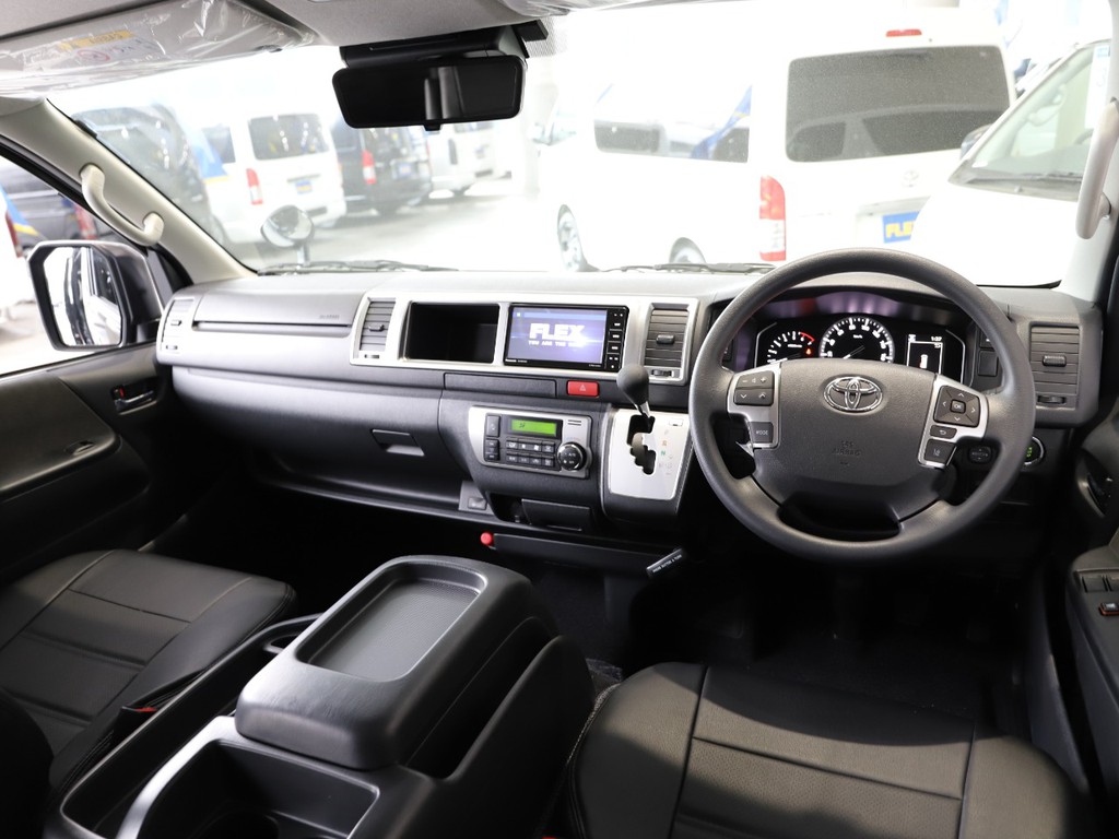 座席が高いため、運転はしやすく、広々とした内装です！