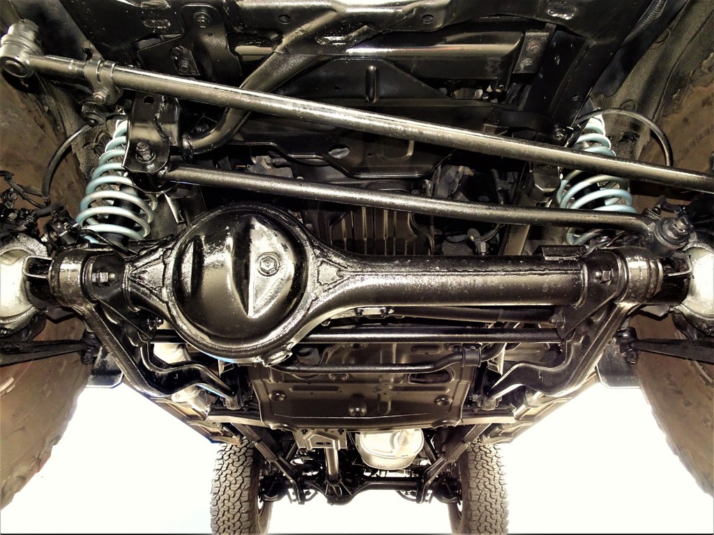 下廻りのコンディションもこの通り。24万キロ走っているとはとても思えません。