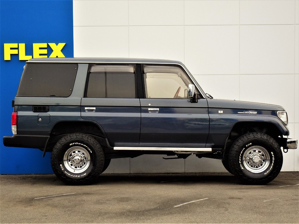 程良い高さの２インチリフトUP!!運転席からの見晴らしも良いですよ！！