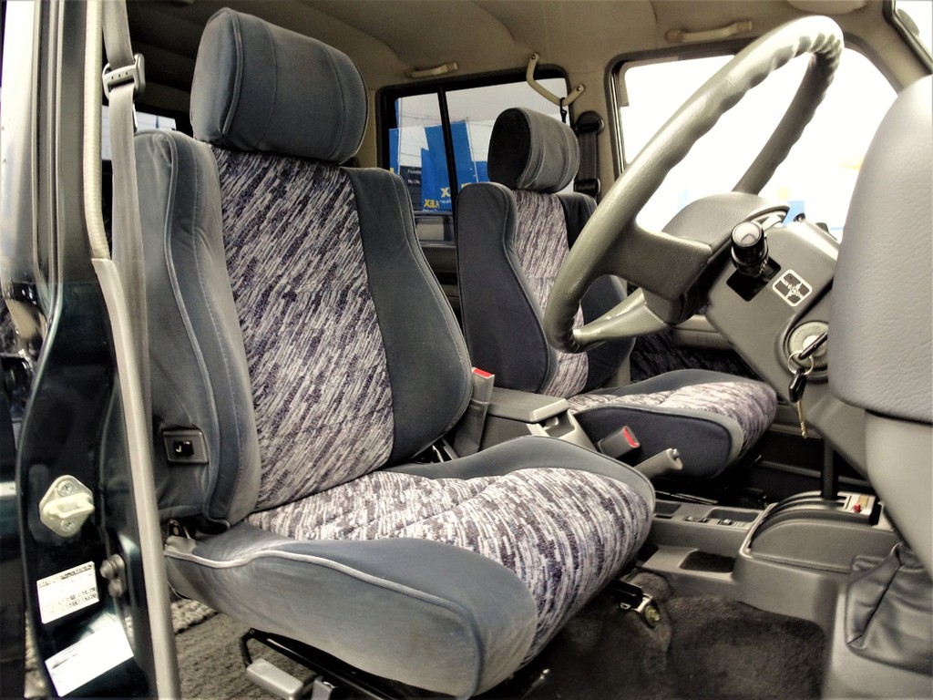 ディーゼルターボで走りも爽快♪♪運転席シートのへたりも見られません。