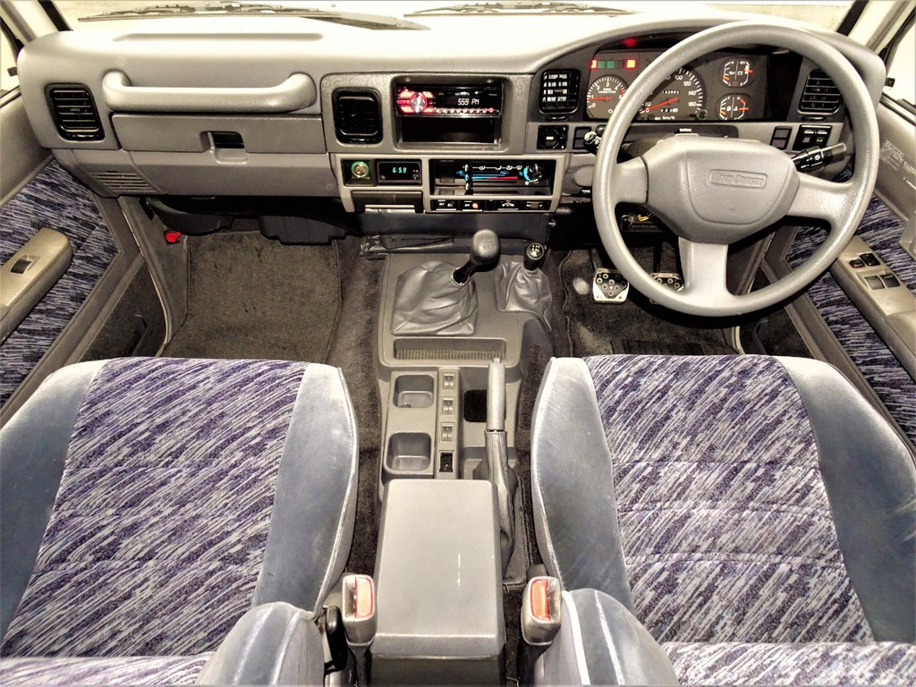 内装はシックなグレーのインテリア♪♪