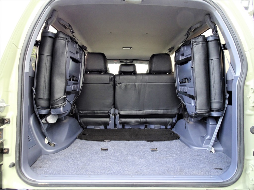 広々とした荷室には沢山の荷物を積む事が可能です。