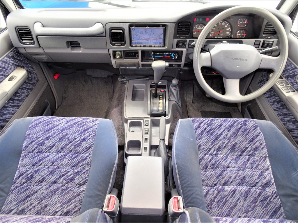 内装はシックなグレーのインテリア♪♪