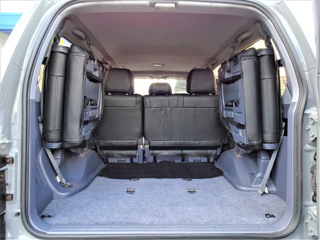 荷室には沢山の荷物を積む事が出来ます。