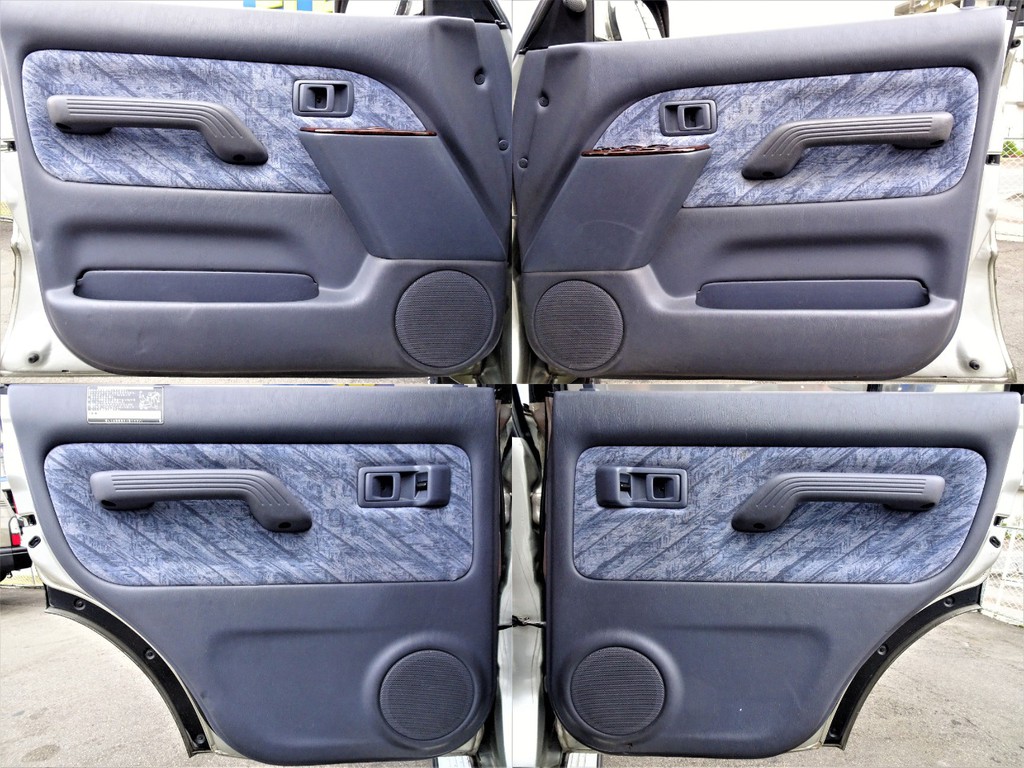 ドア内張りも綺麗な状態です！！