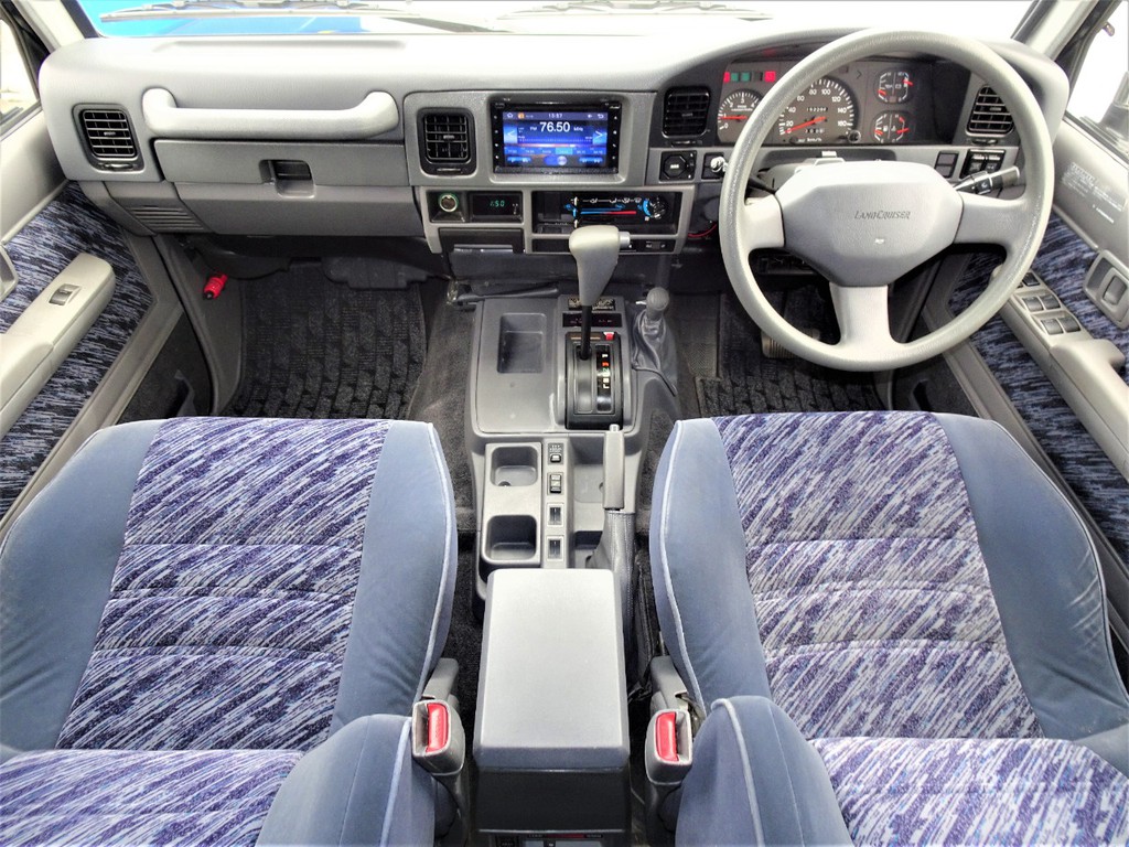 内装はシックなグレーのインテリア♪♪