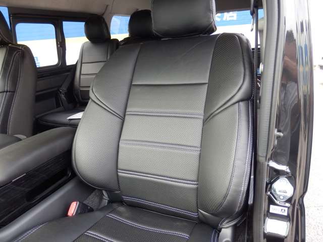 本革調シートカバー全席装着済みです！