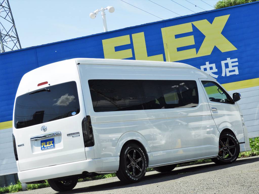 FLEXオリジナルDelfino Lineフロントスポイラー、４１５コブラバッドルッカーＡＷ＆ナスカータイヤ