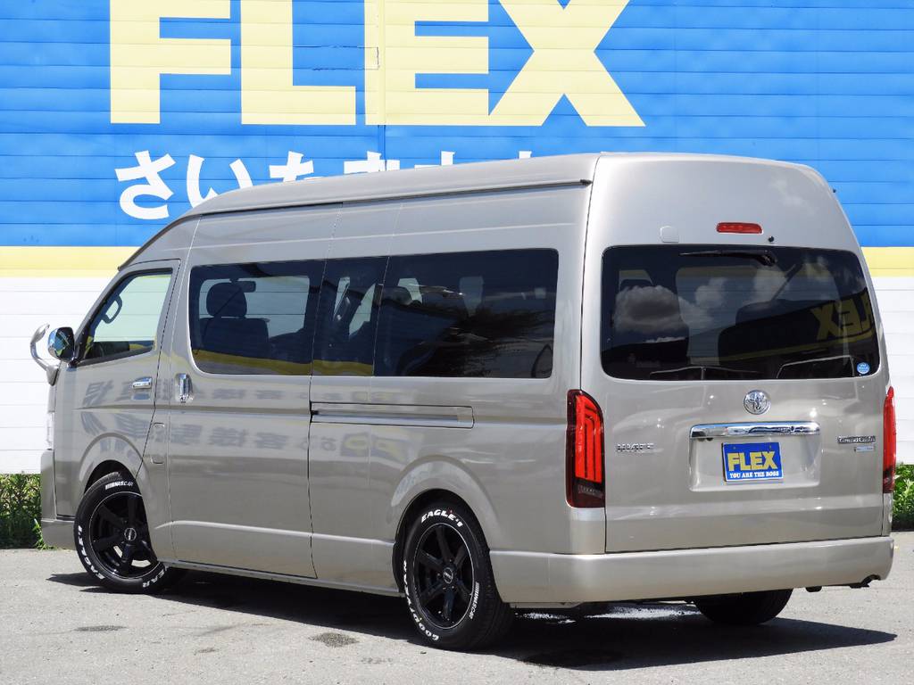 ＬＥＤテールランプはＶａｌｅｎｔｉさんの「ウインカーが流れる」タイプをチョイス！リアミラーホールカバーもボディ同色で装着済みです♪