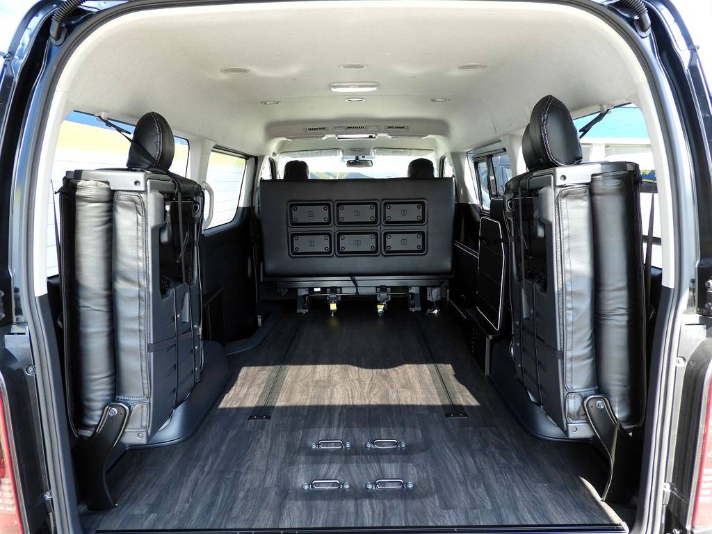ハイエースの広大な車内空間を最大限活用できるアレンジＣＴ仕様をぜひご検討ください！