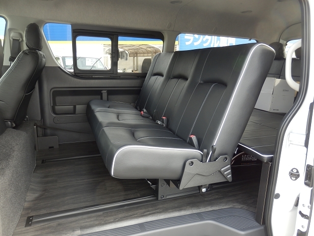 セカンドバタフライフルスライド・フルフラットi-seat T-REVO1400幅シートに変更してあります。
