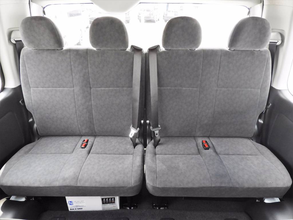 もちろん１０名乗車まで対応可能！４列目シートは跳ね上げが可能なため、４列目シートのスペースを荷室としても利用頂けます(^^)/