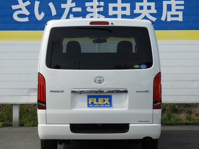 リアヴューはFLEXオリジナルカラーの流れるLEDテールを採用♪