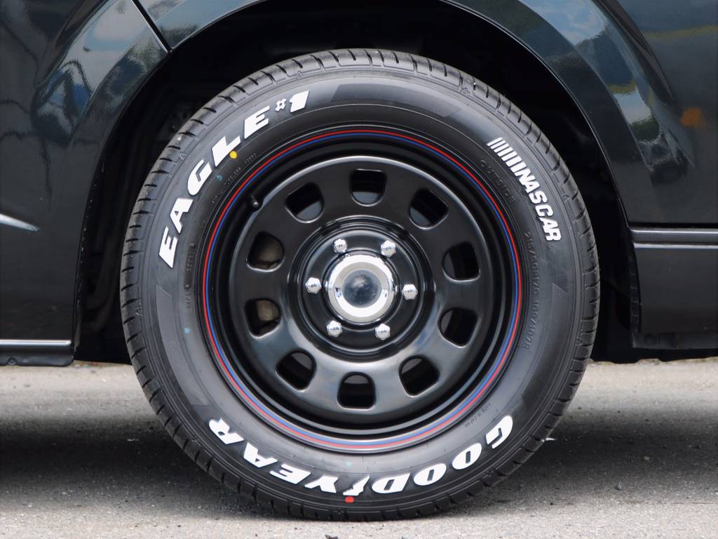 アメ車感覚でブラックデイトナとグッドイヤーナスカータイヤをインストール！