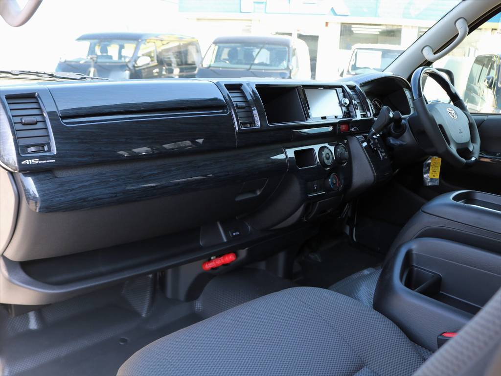 未登録車両につきお客様の登録名義日より５年又は１０万ｋｍまで新車メーカー保証が付帯されますので遠方のお客様もご安心していただけます。