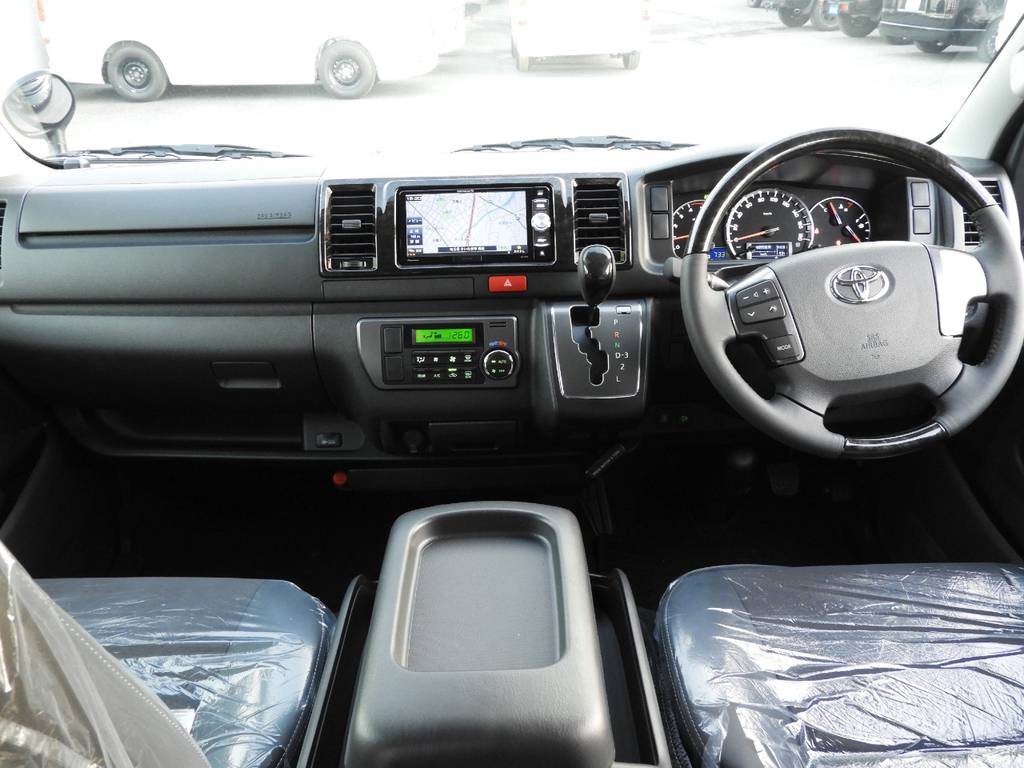 特別仕様車ダークプライムはハーフレザーシートが採用されています！
