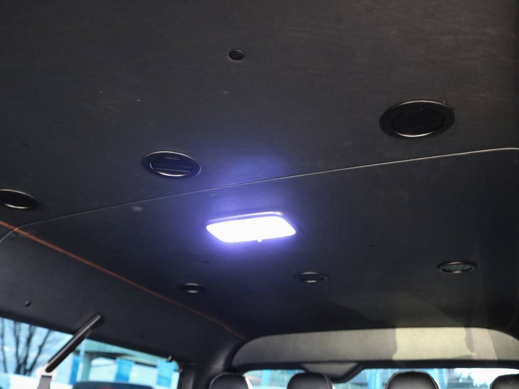 明るく照らしてくれるＬＥＤルームランプ(^^）細部にまでこだわったカスタム内容！