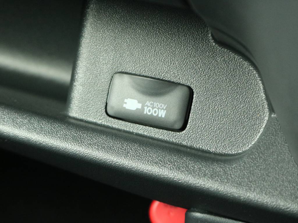 メーカーオプションの１００Vコンセント！携帯電話の充電などに便利です！