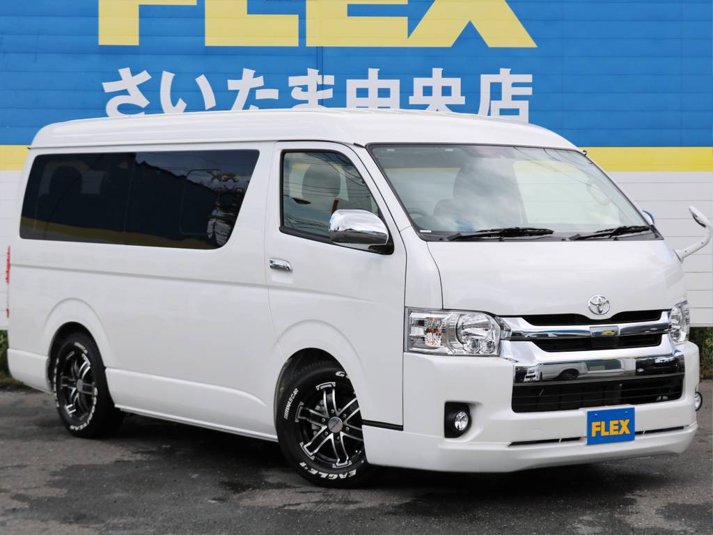 ハイエースワゴンTSS付き車両入庫しました！トリプルナビに床張り施工もしてあります！