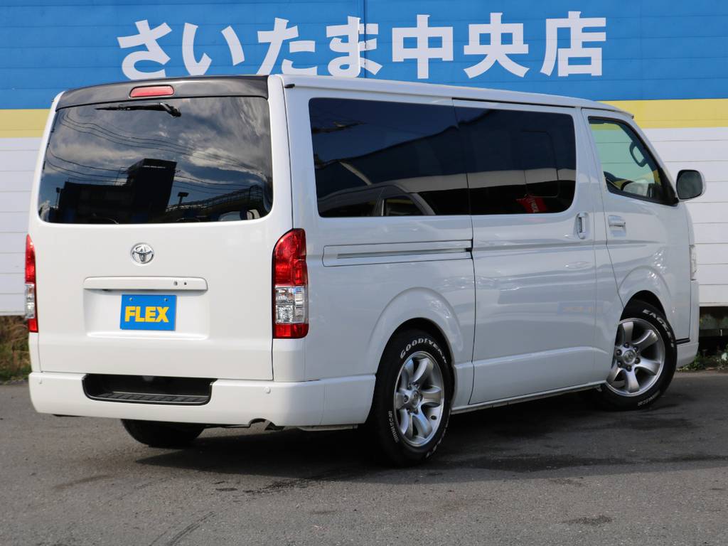 色の違うルーフスポイラーでメリハリのある印象になりますね♪