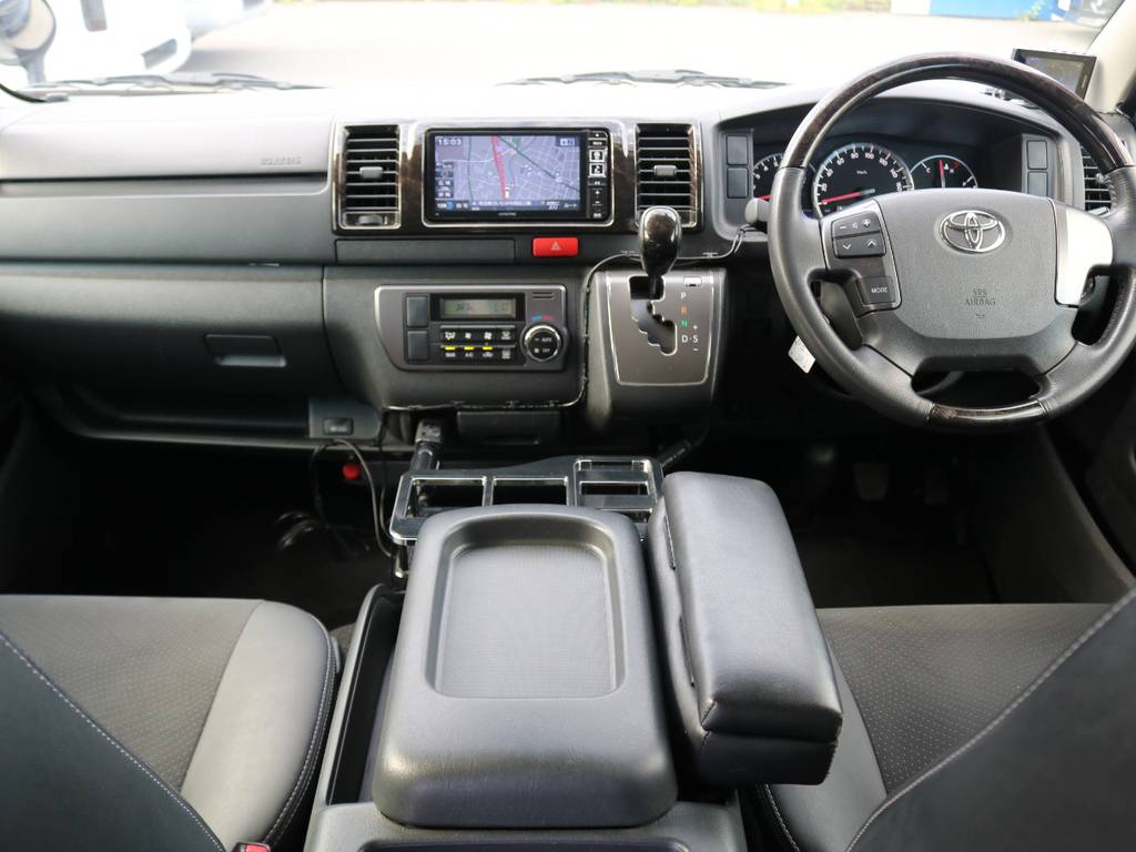 4型6速オートマ　特別仕様車ダークプライム専用内装！
