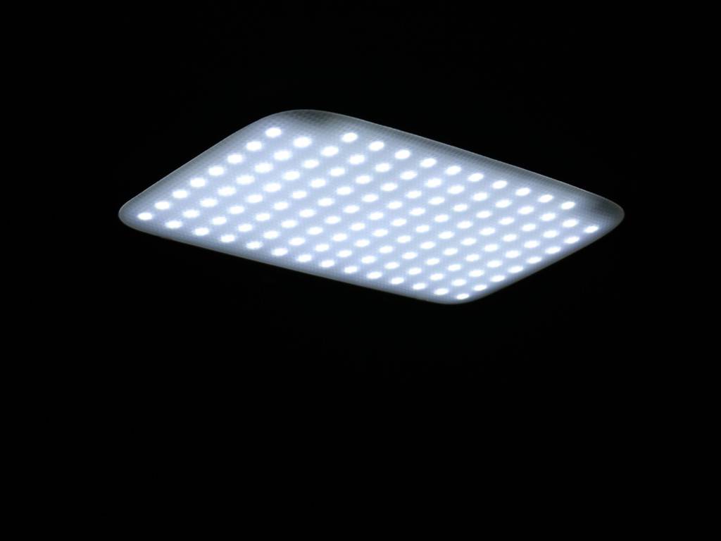 ルームランプもLEDに変更済みのお得な一台！
