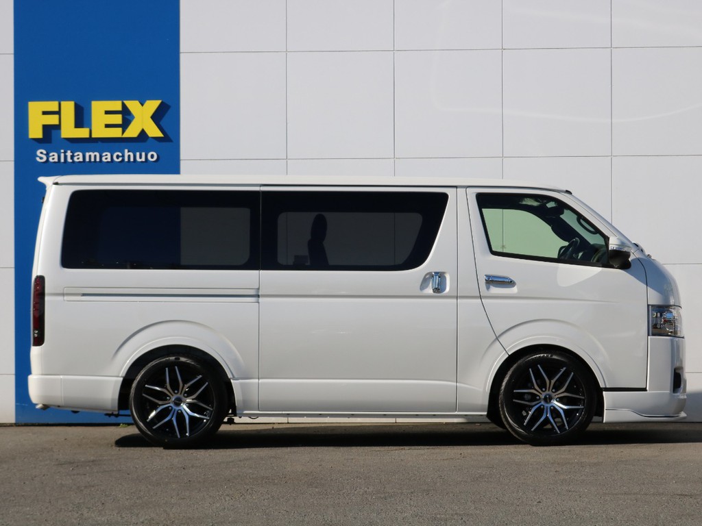 お求めやすい排気量2000㏄のガソリン車をベース車両にカスタム♪