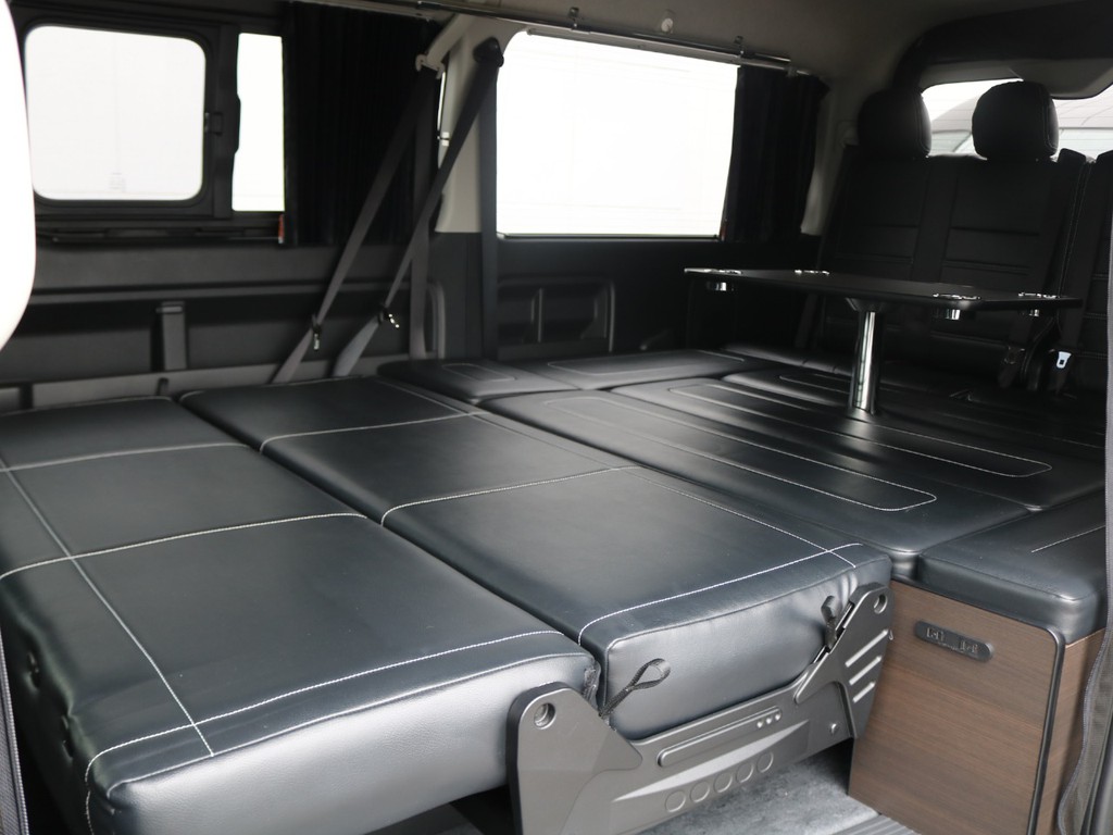 車中泊もお任せのフルフラットベッド☆