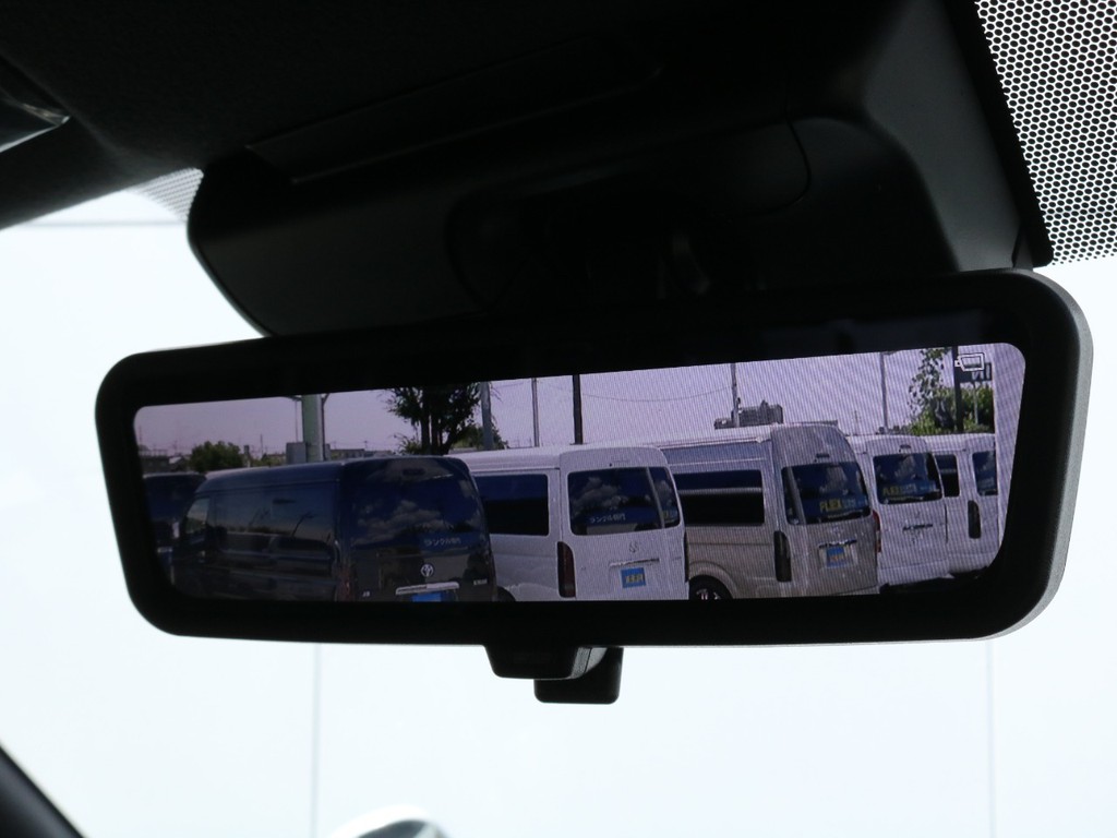 ６型からデジタルインナーミラーが搭載☆積荷があっても後方確認が可能になりました！