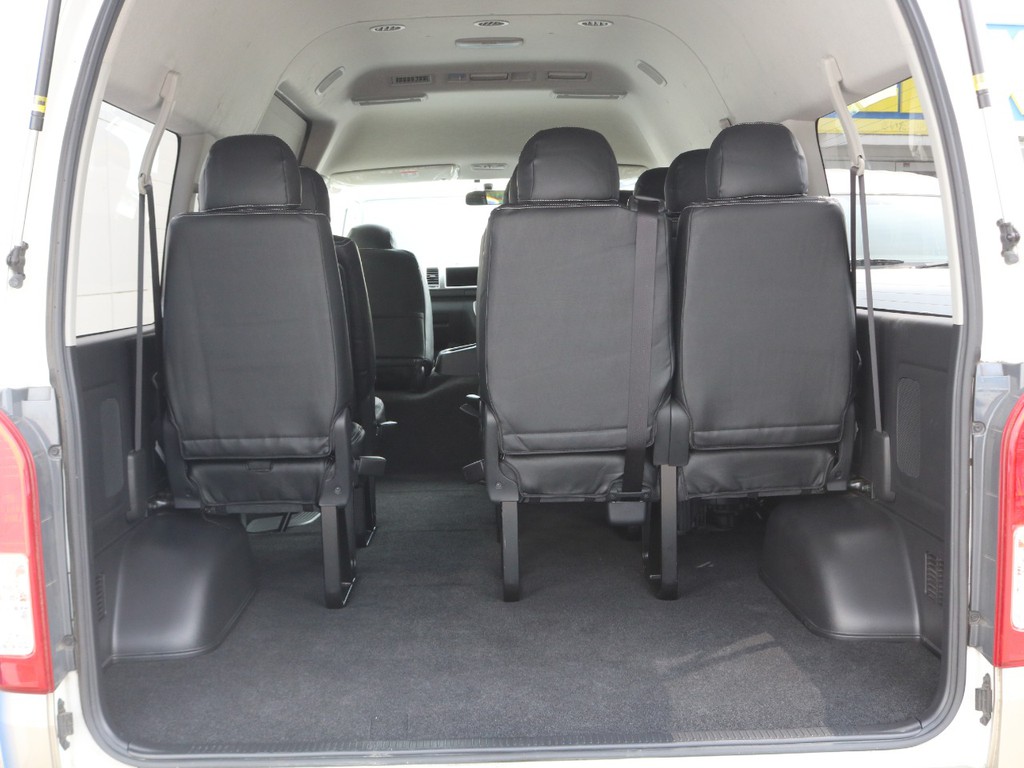 ハッチを開けると荷室空間が！人も荷物も沢山乗ります☆