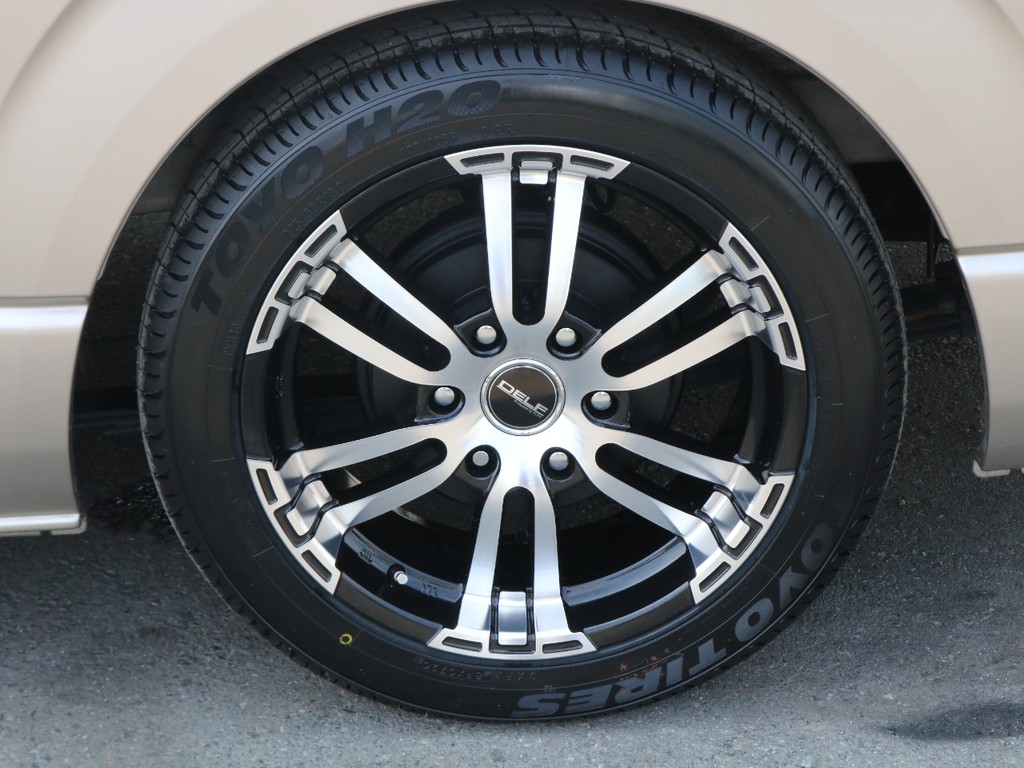新品DELF-02の18インチアルミホイールにTOYOのH20タイヤを装着☆