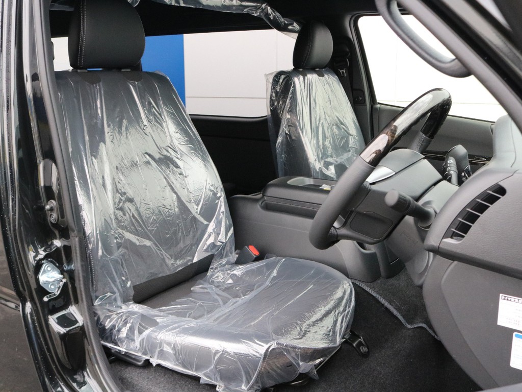 特別仕様車ダークプライム専用ハーフレザーシート♪