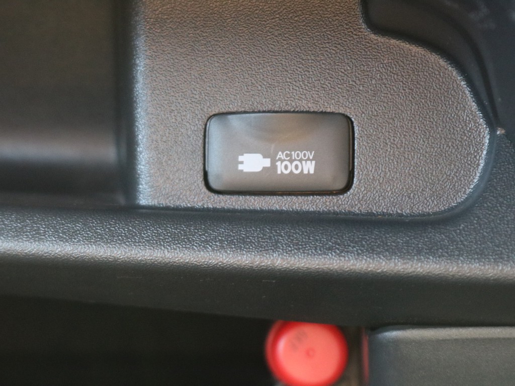 メーカーオプション100V電源も装備されてます！